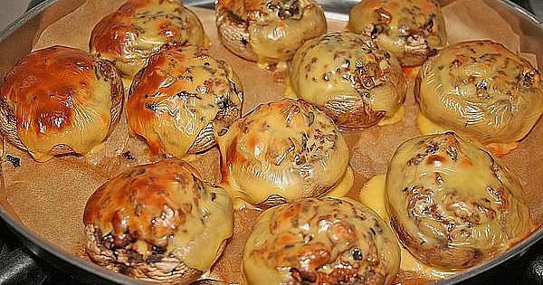 Champignons gefüllt mit Gouda und Hackfleisch