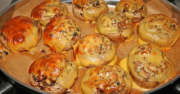 Champignons gefüllt mit Gouda und Hackfleisch