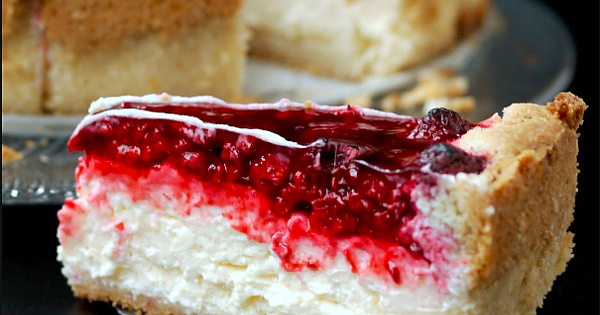 PUDDING-SCHMAND-KUCHEN MIT HIMBEEREN