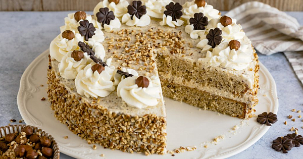 SAHNE-NUSS-TORTE